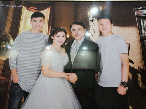 Ngôi nhà ấm cúng với BST danh hiệu amp;#34;khủngamp;#34; của tiền vệ Quang Hải ở Đông Anh, Hà Nội - 13