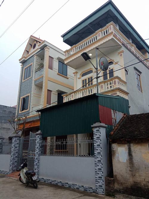 Ngôi nhà ấm cúng với BST danh hiệu amp;#34;khủngamp;#34; của tiền vệ Quang Hải ở Đông Anh, Hà Nội - 2