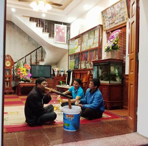 Ngôi nhà ấm cúng với BST danh hiệu amp;#34;khủngamp;#34; của tiền vệ Quang Hải ở Đông Anh, Hà Nội - 4