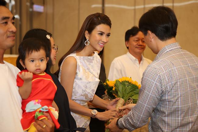 Không còn là gái quê, Kim Tuyến diện váy trắng thanh lịch xứng danh amp;#34;đệ nhất mỹ nữ Sài thànhamp;#34; - 6