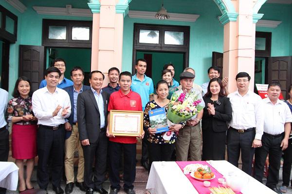 Mẹ cầu thủ Đỗ Duy Mạnh: “Tôi tự hào khi con đổ máu trên sân cỏ mà không bỏ cuộcamp;#34; - 6