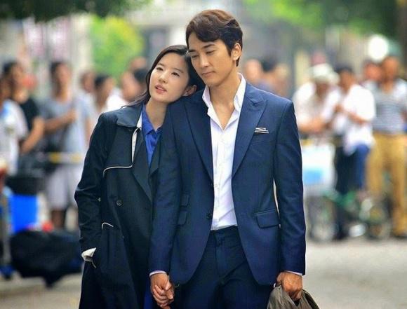 Ngôi sao 24/7: 2 ngày trước khi chia tay, Lưu Diệc Phi đăng hình ảnh amp;#34;bất thườngamp;#34; - 2