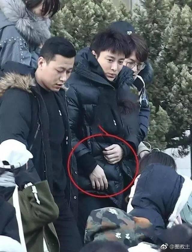 Ngôi sao 24/7: 2 ngày trước khi chia tay, Lưu Diệc Phi đăng hình ảnh amp;#34;bất thườngamp;#34; - 3