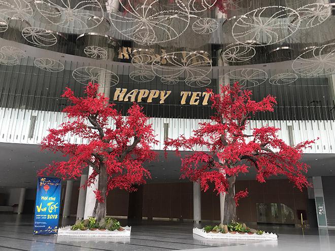 Sài Gòn xuất hiện Hội chợ Vui Tết tha hồ sắm đồ, ăn uống - 1