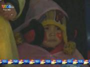 Làm mẹ - Biểu cảm sắp khóc của em bé Việt Nam trên khán đài khiến camera BTC không thể làm ngơ