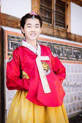 Cười té ghế với loạt ảnh chế biến các cầu thủ U23 Việt Nam thành mỹ nữ - 2