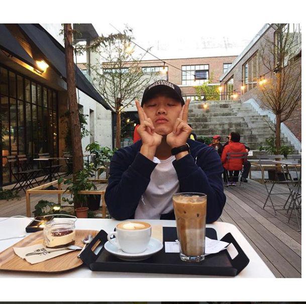 Kiểu pose ảnh ruột của tuyển thủ U23 Việt Nam khiến chị em học tập! - 6