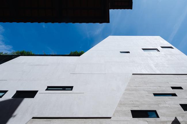 nha "ruong bac thang" xay 7 nam moi xong gay xon xao trong gioi kien truc - 18