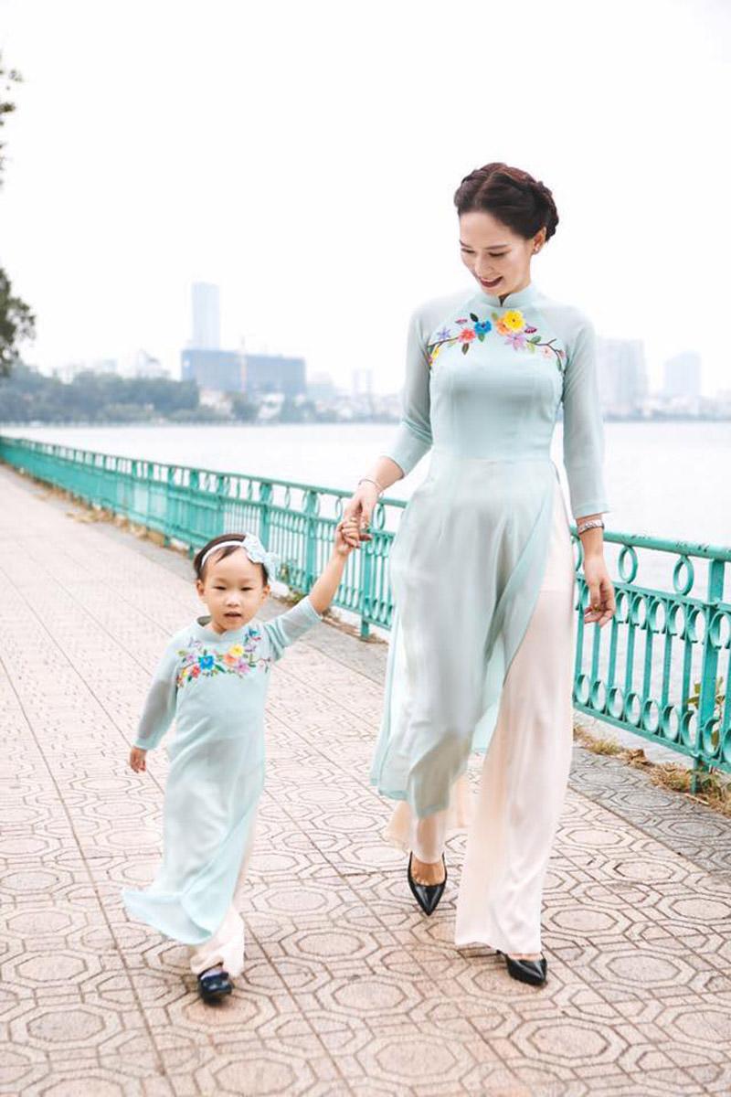 Tết này, áo dài truyền thống đắt hàng không kém áo cách tân - 16