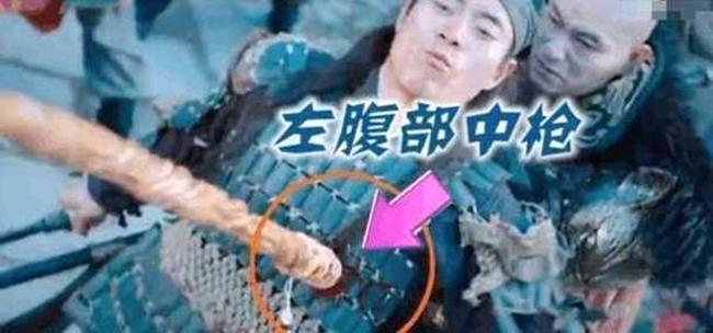 amp;#34;Sạn trời ơiamp;#34; kinh điển trong phim Hoa ngữ: Dao đâm xuyên người vẫn không thèm... đổ máu - 12