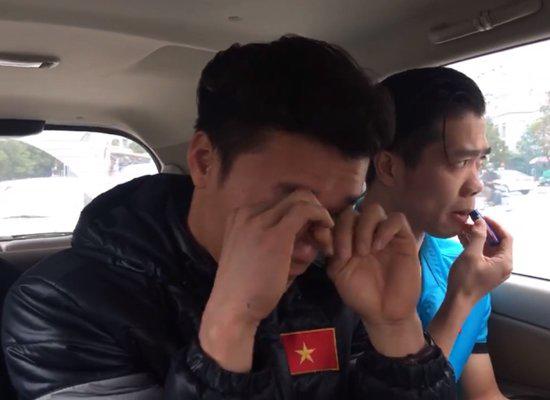 Quang Hải, Công Phượng lộ clip tô son thành thục như hotgirl khiến fan càng phát cuồng! - 9