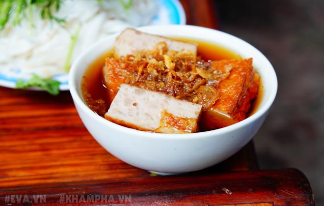 thuong thuc banh cuon co tuoi doi gan 100 nam o giua long ha noi - 6