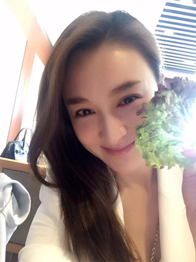 Triệu Vy là sao nữ giàu nhất Trung Quốc, còn amp;#34;em gáiamp;#34; cùng cha khác mẹ của cô thì sao? - 11