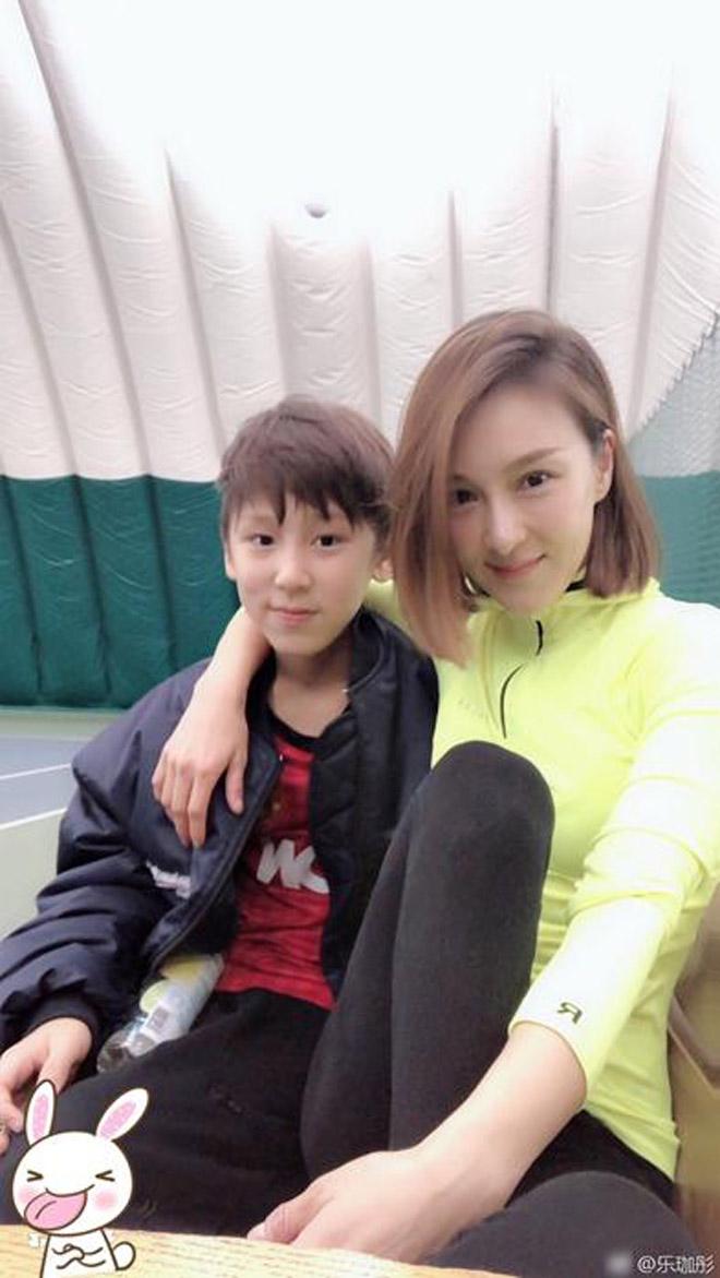 Triệu Vy là sao nữ giàu nhất Trung Quốc, còn amp;#34;em gáiamp;#34; cùng cha khác mẹ của cô thì sao? - 8