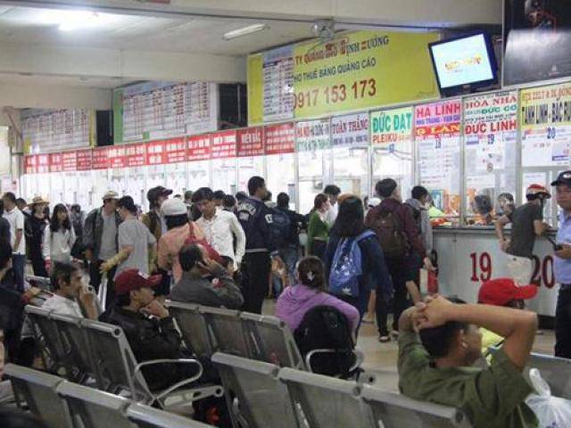 TP.HCM: Người dân sốt sắng săn vé tàu, xe về quê đón Tết Nguyên đán