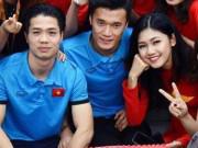 Giải trí - Bị "soi" về hành động chống tay lên đùi thủ môn Tiến Dũng, Á hậu Thanh Tú đáp trả