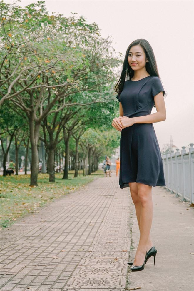 Mỹ nhân amp;#34;má lúmamp;#34; của Hoa hậu Việt Nam 2016 bất ngờ làm MC trong bản tin Thời sự VTV9 - 3