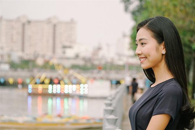 Mỹ nhân amp;#34;má lúmamp;#34; của Hoa hậu Việt Nam 2016 bất ngờ làm MC trong bản tin Thời sự VTV9 - 9