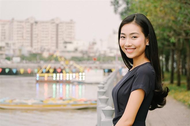 Mỹ nhân amp;#34;má lúmamp;#34; của Hoa hậu Việt Nam 2016 bất ngờ làm MC trong bản tin Thời sự VTV9 - 10