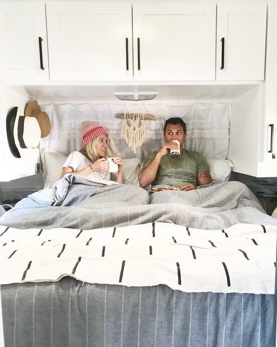 bat ngo voi can nha chi 19m² gia 56 trieu dong cua vo chong tre, 5 nguoi o thoai mai - 12