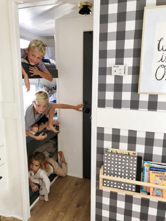 bat ngo voi can nha chi 19m² gia 56 trieu dong cua vo chong tre, 5 nguoi o thoai mai - 10