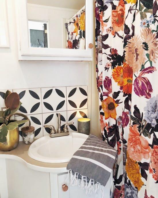 bat ngo voi can nha chi 19m² gia 56 trieu dong cua vo chong tre, 5 nguoi o thoai mai - 13