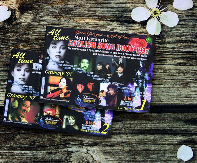 Tập sách lời bài hát tiếng Anh kinh điển: Hồi ức thanh xuân 20 năm... - 2