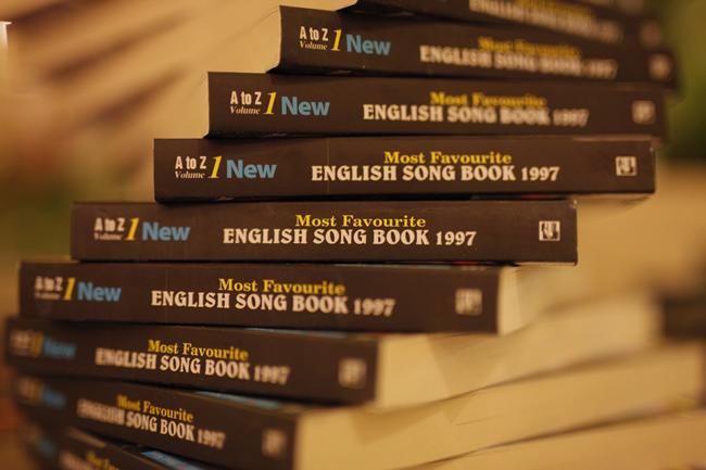 Tập sách lời bài hát tiếng Anh kinh điển: Hồi ức thanh xuân 20 năm... - 9