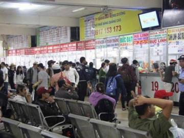 TP.HCM: Người dân sốt sắng “săn” vé tàu, xe về quê đón Tết Nguyên đán