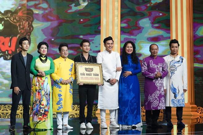 Giám khảo phấn khích với amp;#34;bản sao tuyệt vời của sư phụ Minh Nhíamp;#34; khi tiếp tục chiến thắng - 7