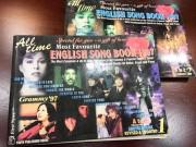 Xem & Đọc - Tập sách lời bài hát tiếng Anh kinh điển: Hồi ức thanh xuân 20 năm...