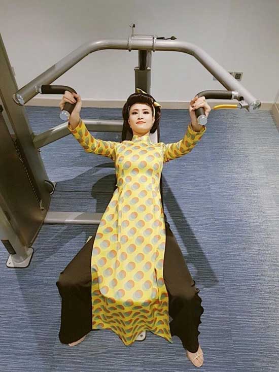 Sao Việt 24h: “Chết cười” xem Đông Nhi mặc áo dài đi tập tạ - 3