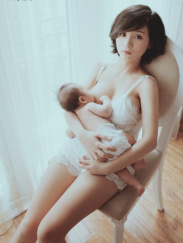 2 tháng sau sinh, 9x khoe ảnh cho con bú với vòng eo thiên thần có được nhờ mẹ chồng - 1