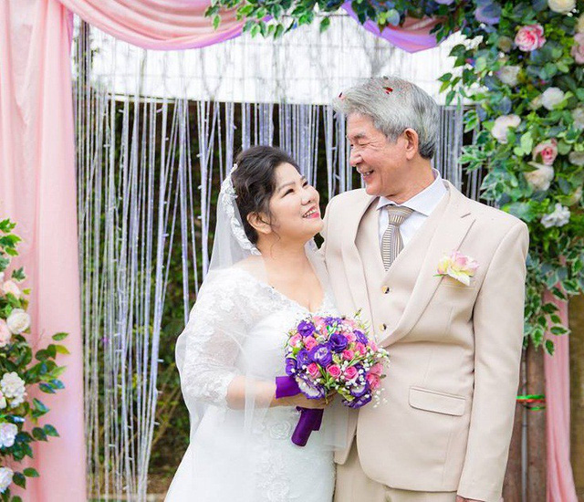 NSND Thanh Hoa lần đầu nói về đám cưới ở tuổi 70 - 1