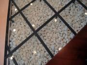 Nhà đẹp - Anh thợ nhặt cả đống sỏi về bày đầy nhà, thành quả tuyệt đẹp khiến hàng xóm “phát ghen”