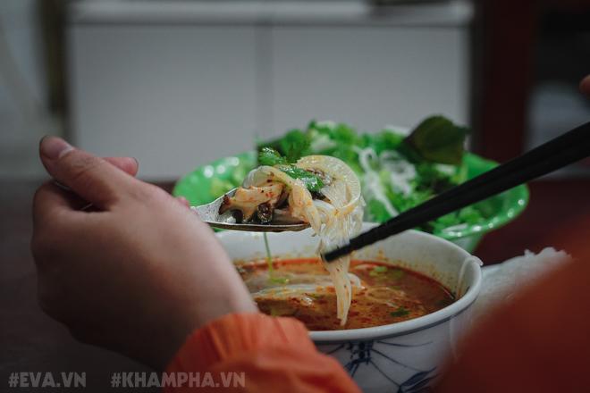 Đầu năm thưởng thức bún ốc nguội lấy may, cảm nhận một Hà Nội rất xưa - 7