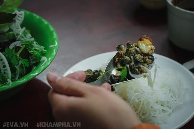 Đầu năm thưởng thức bún ốc nguội lấy may, cảm nhận một Hà Nội rất xưa - 8