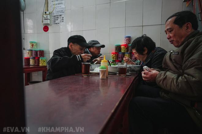 Đầu năm thưởng thức bún ốc nguội lấy may, cảm nhận một Hà Nội rất xưa - 9