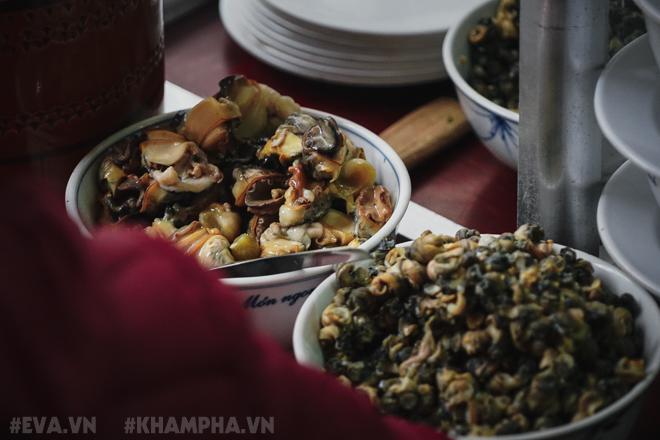 Đầu năm thưởng thức bún ốc nguội lấy may, cảm nhận một Hà Nội rất xưa - 13