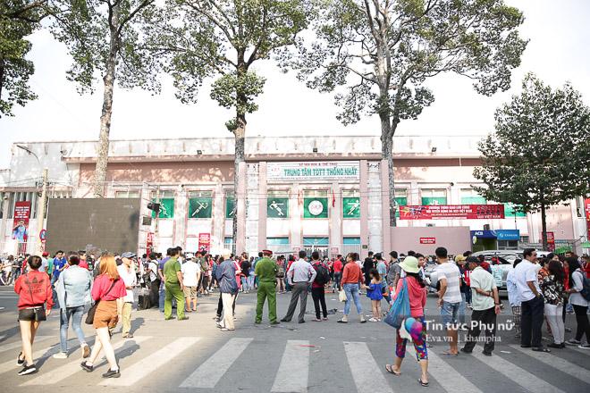 Giao lưu với U23 VN tại sân Thống Nhất: Người hâm mộ phát cuồng vì Quang Hải, Bùi Tiến Dũng - 41