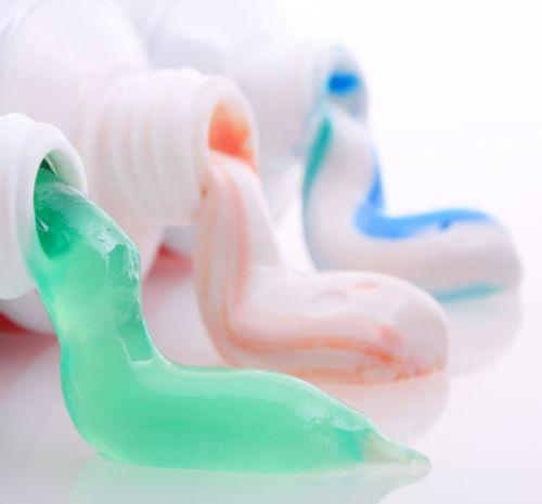 Trị mụn đầu đen ở mũi với công thức chưa đến 30 ngàn đồng từ kem đánh răng - 1