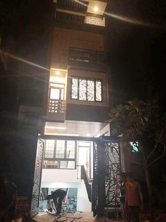 bat ngo voi biet thu "khung" 5 tang sap hoan thien ma thanh binh tang ngoc lan va con trai - 2