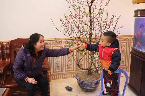 Chuyện giờ mới kể về cô giáo sinh con ở tuổi 60, nuôi con hoàn toàn bằng sữa mẹ - 9