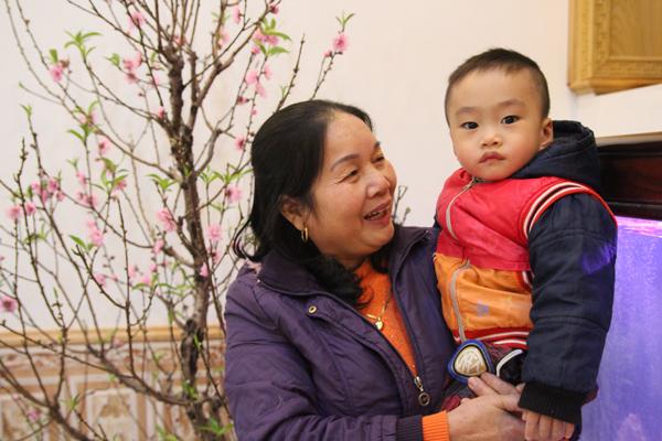 Chuyện giờ mới kể về cô giáo sinh con ở tuổi 60, nuôi con hoàn toàn bằng sữa mẹ - 3