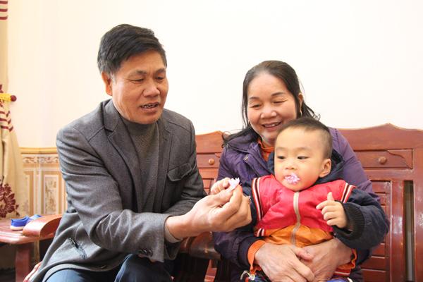Chuyện giờ mới kể về cô giáo sinh con ở tuổi 60, nuôi con hoàn toàn bằng sữa mẹ - 1