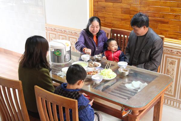 Chuyện giờ mới kể về cô giáo sinh con ở tuổi 60, nuôi con hoàn toàn bằng sữa mẹ - 6