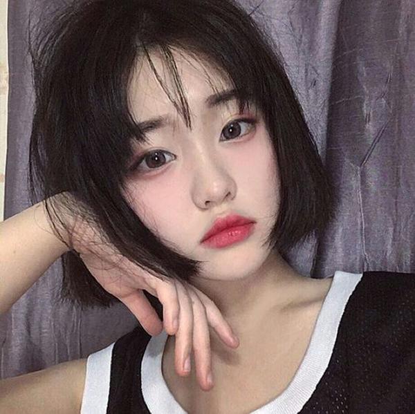 Các nàng có biết: Tóc ngắn mái thưa đang là xu hướng amp;#34;gây bãoamp;#34; của năm 2018? - 9