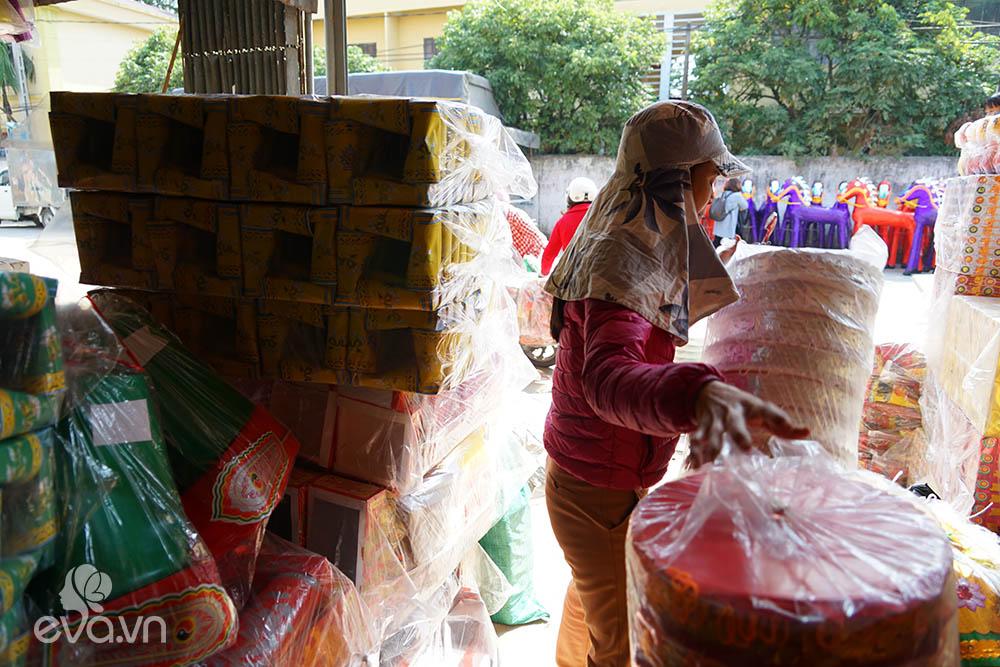 Những ngày giáp Tết, về thăm làng nghề làm vàng mã lớn nhất cả nước ở Bắc Ninh - 3