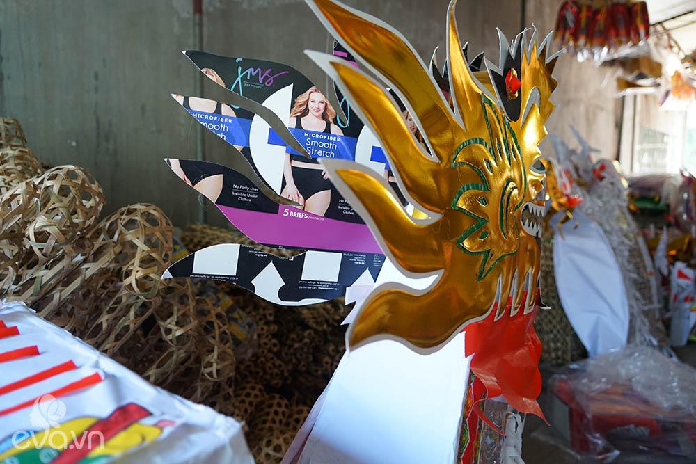 Những ngày giáp Tết, về thăm làng nghề làm vàng mã lớn nhất cả nước ở Bắc Ninh - 10