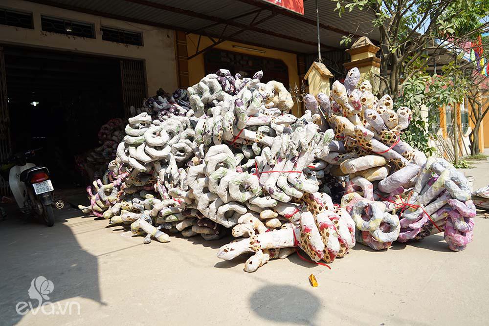 Những ngày giáp Tết, về thăm làng nghề làm vàng mã lớn nhất cả nước ở Bắc Ninh - 4